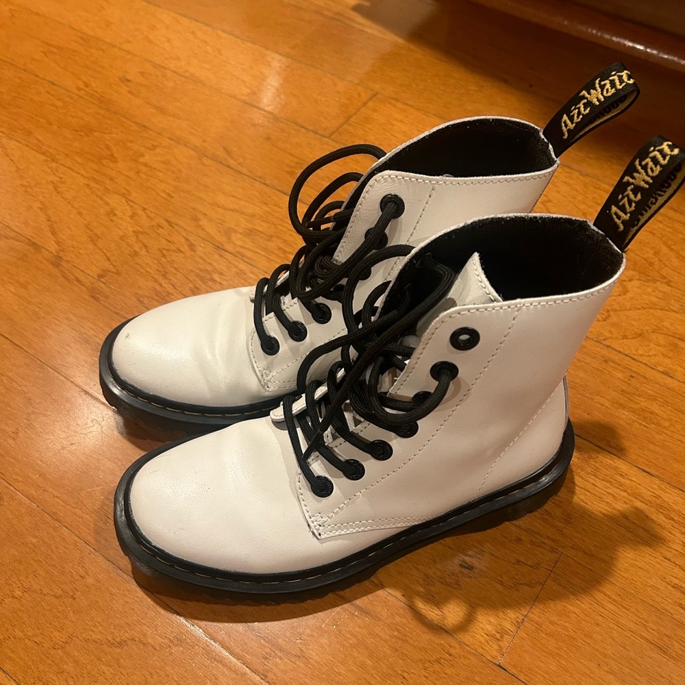 Dr. Martens Luana White Leather Lace Up Boots Size 6 Never Been Worn